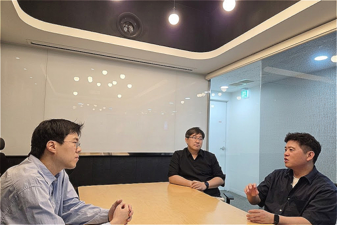강민승 티냅스 대표(왼쪽), 고동욱 비스캣 대표(가운데), 조성원 뉴타입인더스트리즈 대표가 16일 서울 강남구의 한 오피스에서 머니투데이 주최로 열린 스타트업 좌담회에 참석해 의견을 나누고 있다./사진=송정현 기자