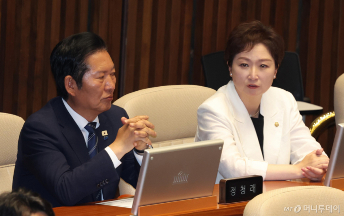 이언주 "鄭 '정권은 짧다' 발언 역린 건드려…李vs鄭 구도로 전환"