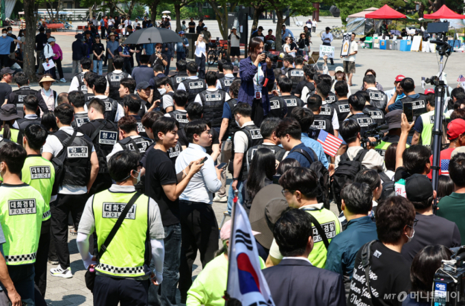 [속보]체육단체, '개표소 봉쇄' 시위대와 합의…곧 진입할 듯