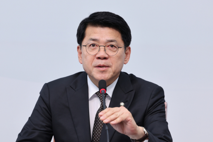 "뭉치지 않으면 이길 수 없다" 만장일치 당선, 김준형의 '혁신당'[인터뷰]