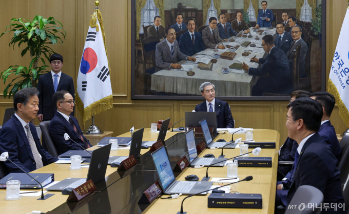 5월 금통위 "물가, 공식지표보다 심각"…금리 인상 무게