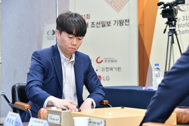 신민준 '사상 첫 2연패 무산', LG배 결승 최종국서 中 왕싱하오에 불계패