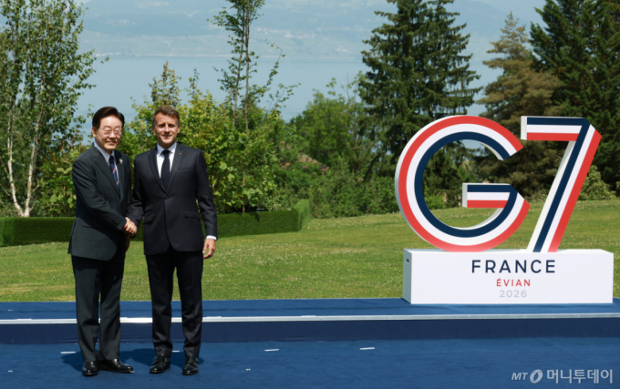 [속보]이재명 대통령, G7 정상회의 기념촬영…트럼프와 대화도