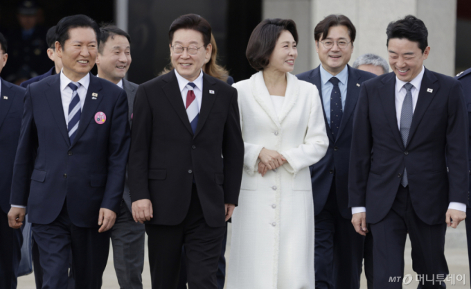 순방 중 '옐로카드'만 3번…李대통령 귀국길 정청래 마중 나갈까