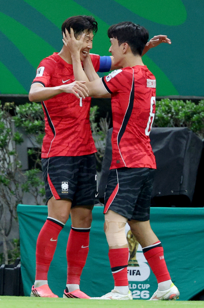 '손흥민 2경기 연속 선발' 홍명보호 예상 라인업 공개... '주장 퇴장→출전 불가' 멕시코 '초비상' [월드컵 이슈]