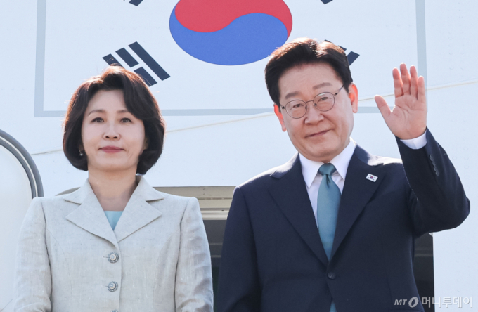 '출국 패싱' 정청래, 李귀국 땐 온다...與 아슬아슬한 '당권 갈등'