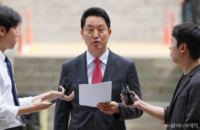 "吳 정치자금 투명성 훼손" 특검, 징역 1년6개월 구형
