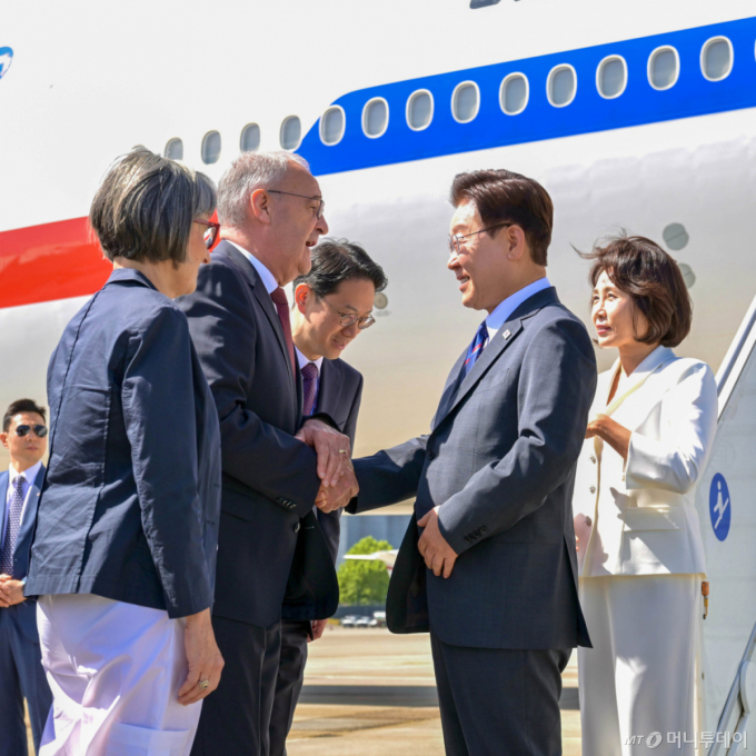 [속보]이재명 대통령, 유럽 순방 모두 마치고 '출국'…18일 귀국