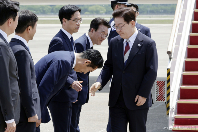李대통령에 한껏 몸 낮춘 정청래…'차기 당권경쟁' 어떻게