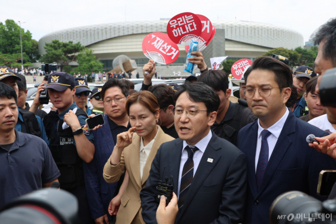 잠실서 발길 돌렸던 천준호..."청와대 가자는 국힘, 바른 모습 아냐"