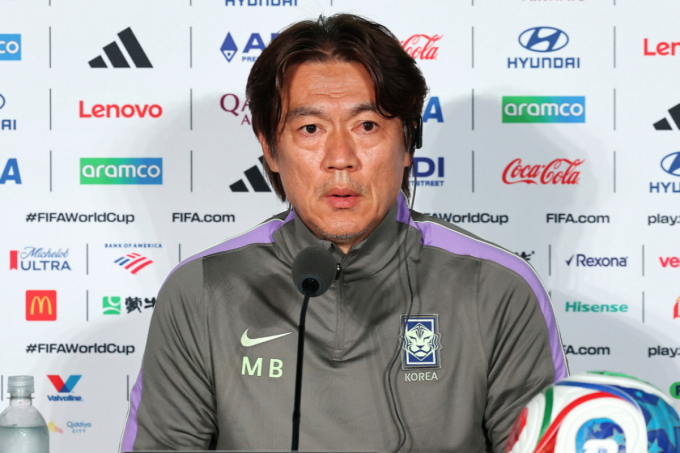 홍명보 "불법 드론 염탐 사태 유감…2002년 4강 성적 넘어서길"