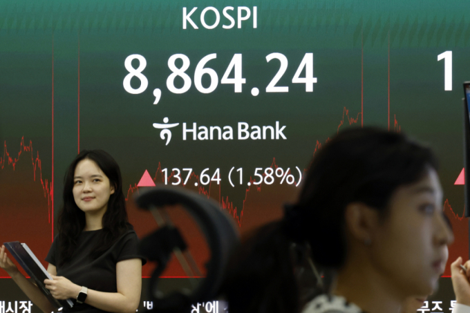 코스피 장중 8975.52 신고가…9000선까지 24.48포인트