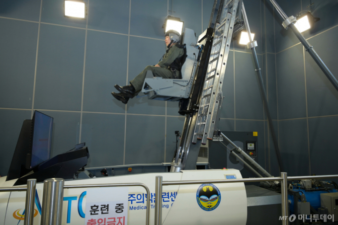 [현장+]기절 직전 '6G'에 저산소로 정신혼미…공군 비행훈련 체험