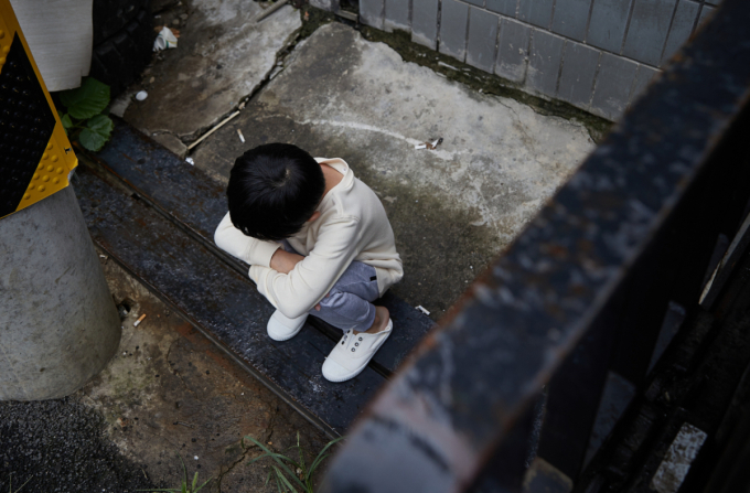 아들만 두고 딸 3명과 이사한 친모…번호 바꾸고 "내쫓아달라" 문자까지