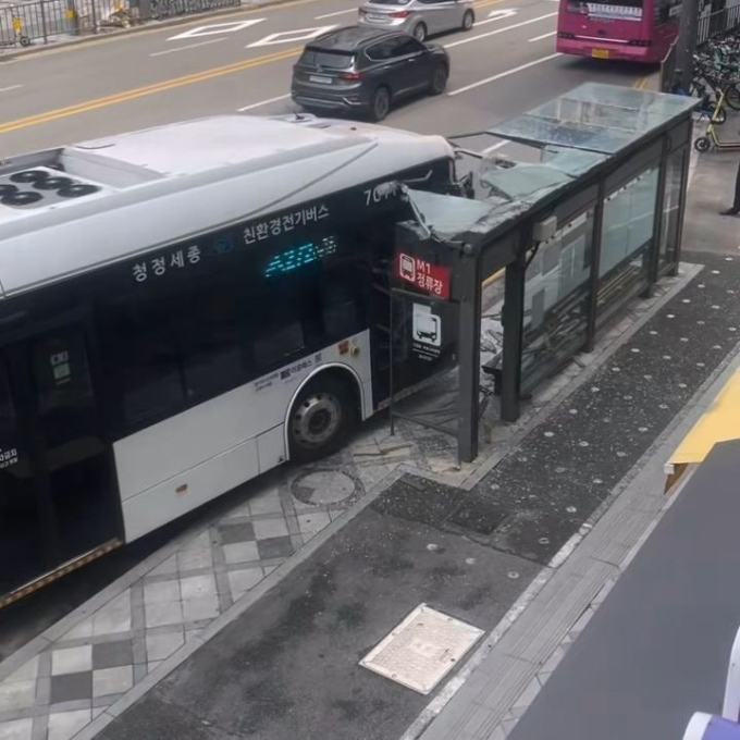 세종서 또 시내버스 돌진 사고…벤치 앉아 있던 중학생 부상