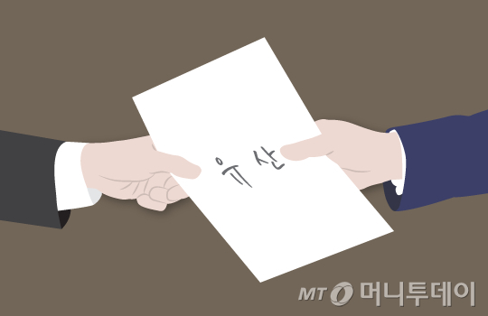 평생 남처럼 살았는데…어머니 숨지자 나타난 이복동생 "유산 줘"