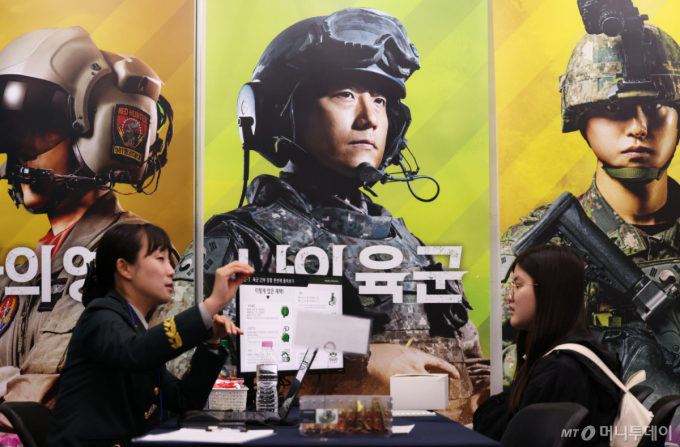 "하사 월급 300만원"...육군, 부사관 장기 복무 희망자 '전원' 선발