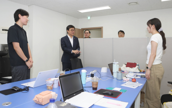 "선수들의 피해 계속 커지고 있다"... 최휘영 문체부 장관, 핸드볼경기장 입주 종목단체 추가 대책 회의 주재