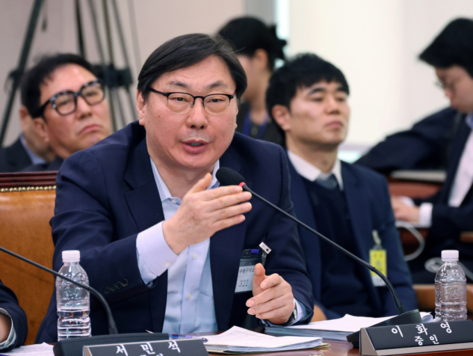 '연어 술파티' 위증 이화영, 1심 국민참여재판 끝 징역 4개월