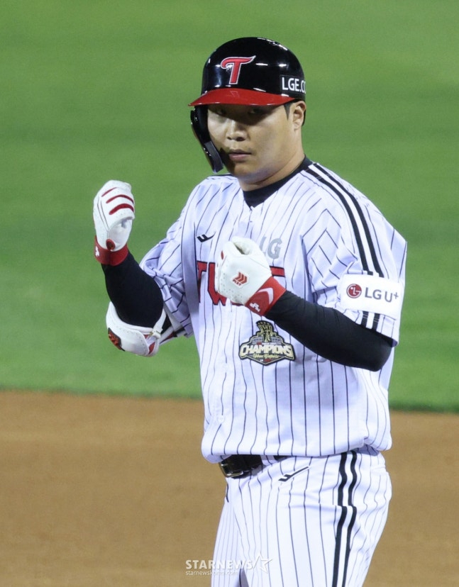 대단하네 '문보경 8회말 김택연 상대 역전 스리런포 작렬' LG, 두산에 4-2 극적 역전승 '위닝시리즈 예약' [잠실 현장리뷰]