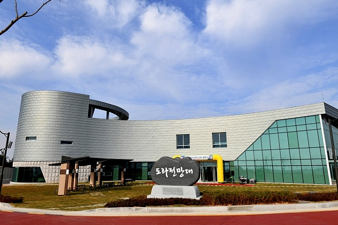 파주 도라전망대 향하던 관광버스 전도…외국인 관광객 등 10명 부상