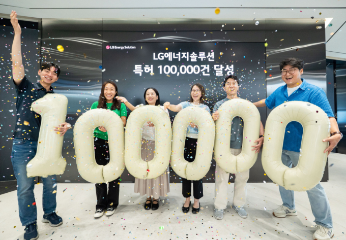 LG에너지솔루션, 업계 최초 글로벌 특허 10만건 달성…"도전의 결실"