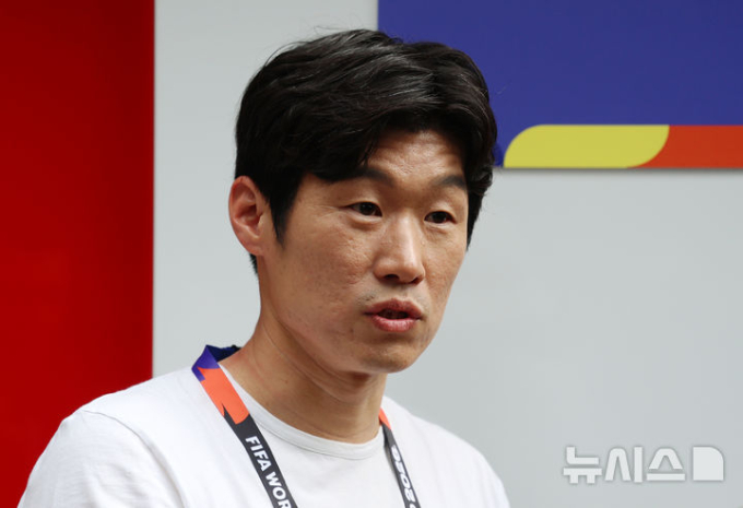 "日 갑자기 잘해진 것 아냐" 박지성, 튀니지 압도 경기력 극찬 "월드컵 아닌 평가전 같았다... 유럽파만 100명"
