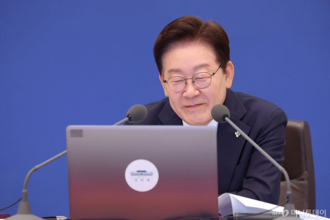 이재명 대통령 "국가경쟁력 조금씩 나아져…조금 더 힘 내 달라"