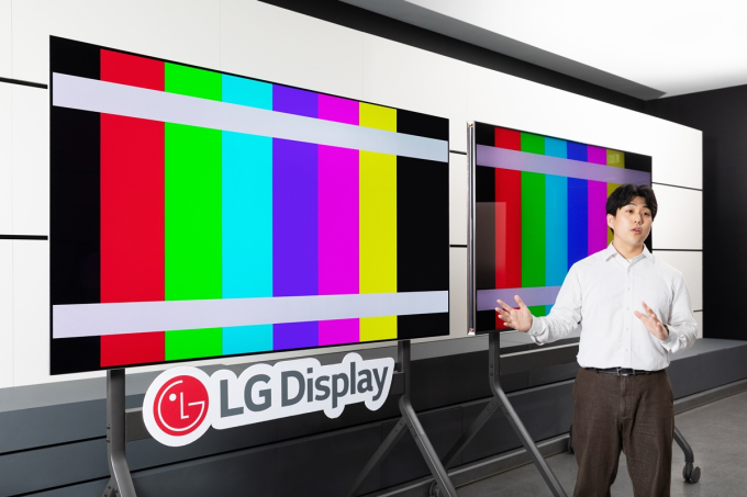 "원작 의도 그대로"…LGD OLED, 세계 최초 색·밝기 100% 인증