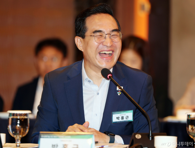 "당장 쓰지 말고, 미래 곳간에"…기획처, 역대급 세수 활용방안 논의