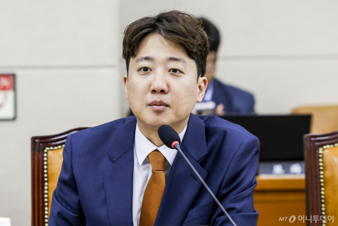 이준석 "없는 '연어 술 파티' 외친 민주당 의원 전원 입장 표명하라"