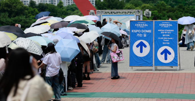 공연 보러왔는데 "사탄이다"…잠실 시위 장기화에 애꿎은 시민 불편도
