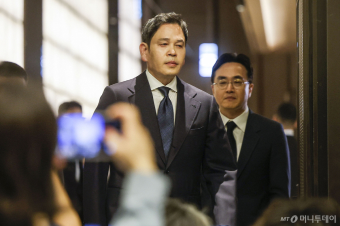 AI 신사업 개척과 위기 극복...시험대 오른 정용진 회장의 리더십