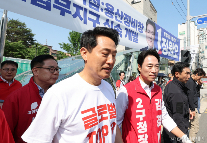 정당보다 후보, 구호보다 부동산...서울시장 당락 갈랐다