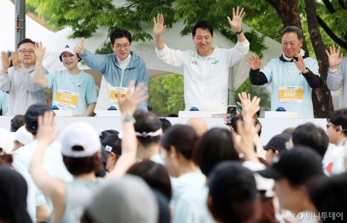 '뜨거운 감자' 2030 여성 표심...누구도 압도적 선택받지 못했다