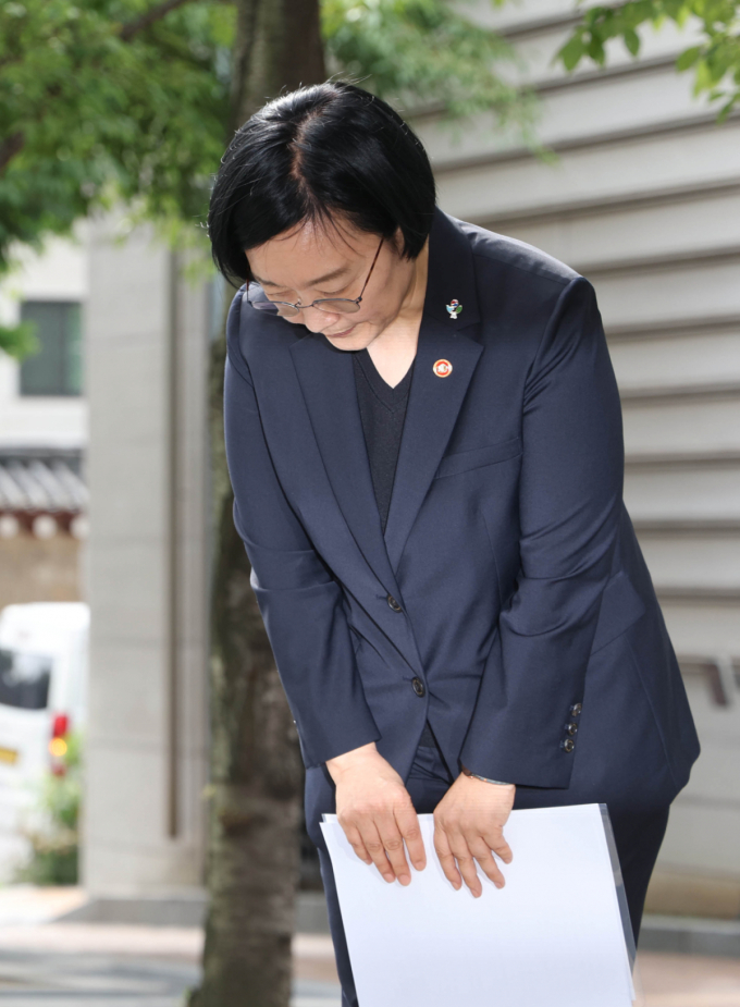 고개 숙인 한성숙… "정보유출 책임 통감, 깊이 송구"