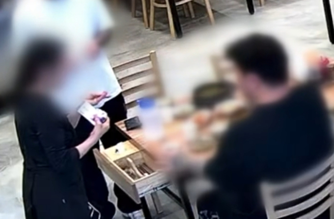 "해장국서 돌 씹어" 사장에 문신 보여주더니…"치료비 5만원만"
