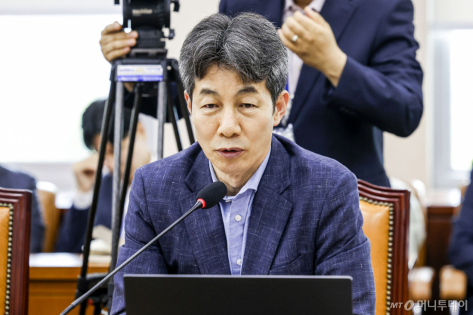 윤건영 "선관위 국정조사, 일부 증인 불출석...딴나라 살고 있는 듯"