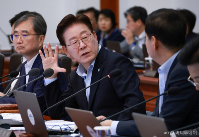 李대통령 "청년들 '성과급·코스피는 딴 세상'…모범 해결사례 만들어야"