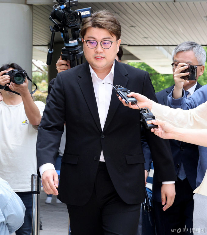 '음주 뺑소니' 김호중, 가석방 심사 통과…일주일 뒤 풀려난다