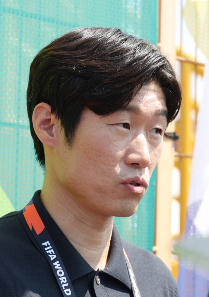[포토] 박지성 위원  '승리 확신'