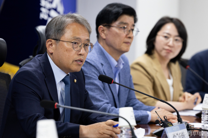 與 "선관위·선거관리 개혁 위해 개헌 강구…특검도 불사"