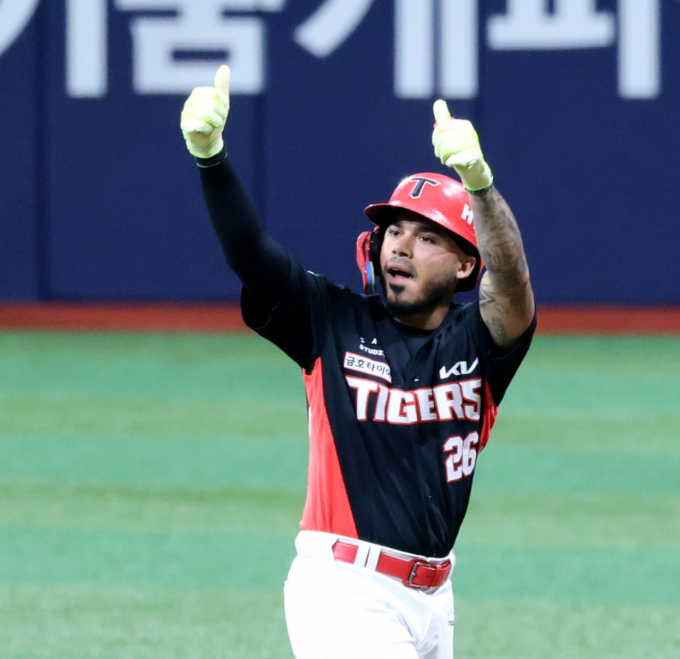 '복귀 후 5할 맹타 폭발' 15억 외인, 이범호도 확신! "원래 잘 쳤어→조급함 사라지니 진짜 실력 나와"