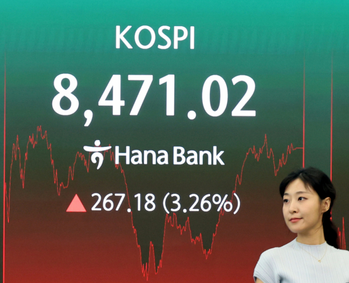 코스피 8471.02 마감…개인·기관 '줍줍'에 급반등