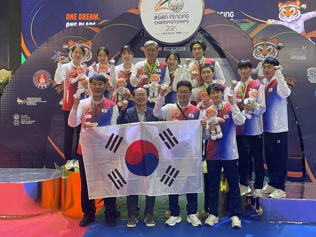 한국 펜싱, 아시아펜싱선수권 단체전서 금·동메달 추가! 女사브르 3년 만에 정상 탈환