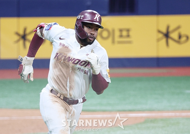 '이용규와 충돌→불의의 부상' 韓 떠난 흥부자 도슨, 끝내 대만으로 향한다