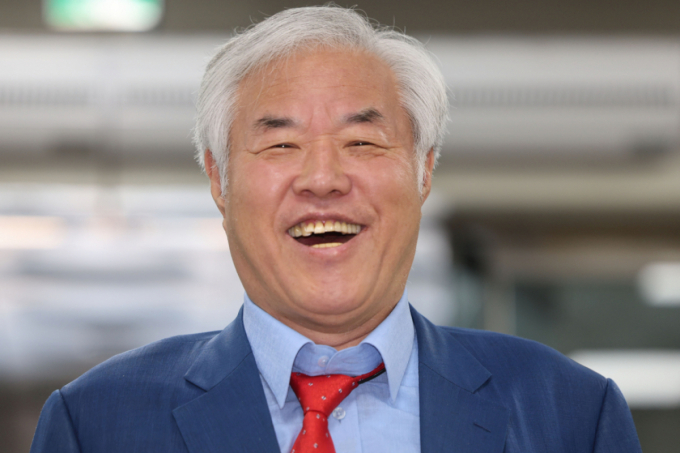 전광훈 '102억원 불법 정치자금' 의혹…경찰, 사랑제일교회 압수수색