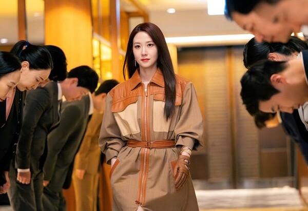 '오싹한 연애' 박은빈, 귀신 보는 호텔 대표 된다