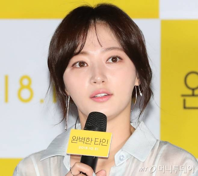 [단독]송하윤 "90분 뺨 때렸다고? 본 적도 없다"...후배 고소했지만 '무혐의'