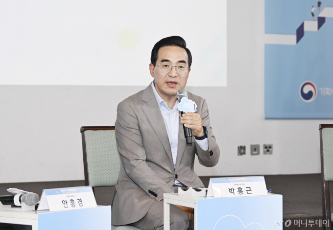 박홍근 "교육교부금 총액 안 줄여…고등·평생·육아교육에 재투자"